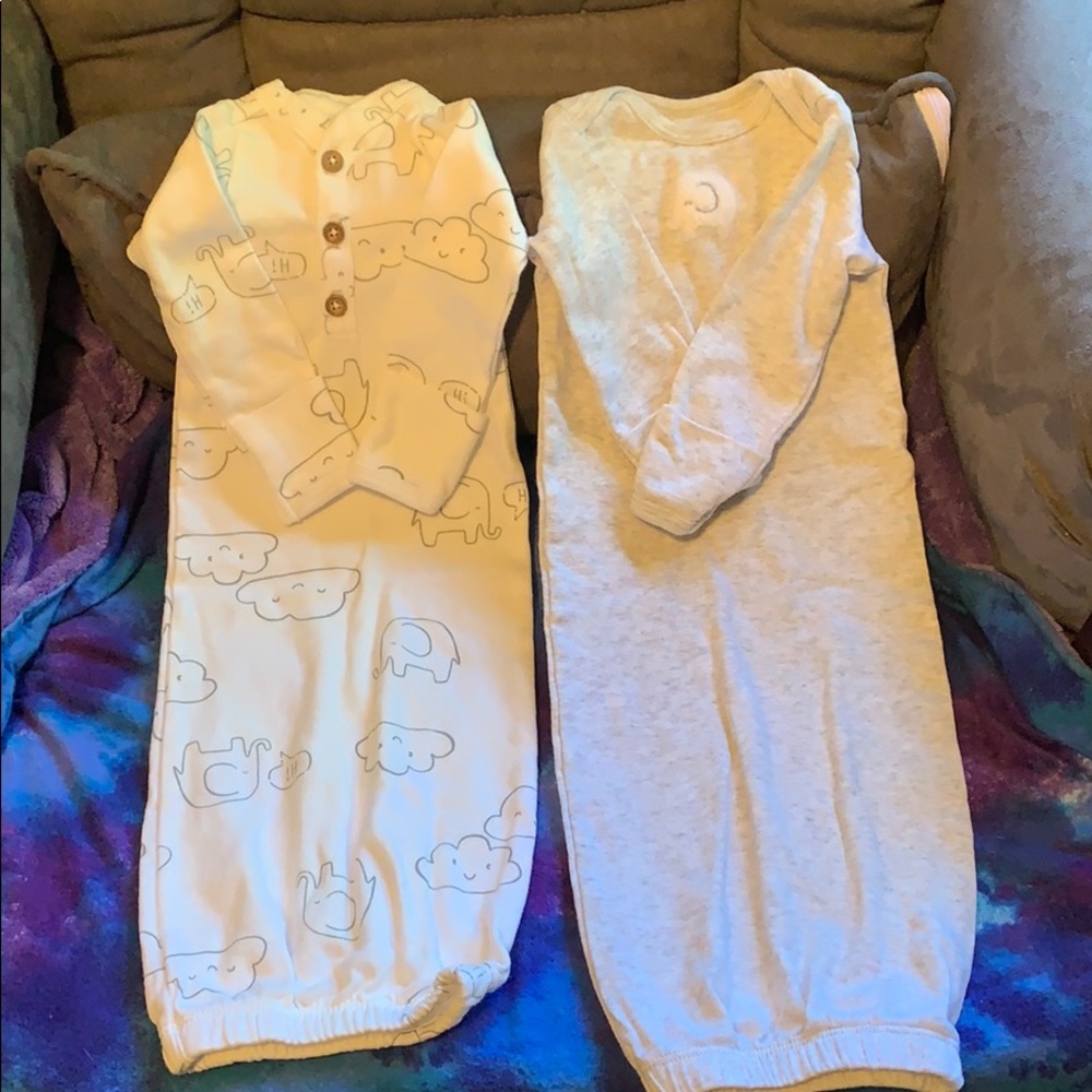 2 newborn gowns
